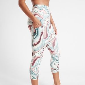 NWT ATHLETA ULTIMATE STASH POCKET PRINTED CAPRI Small